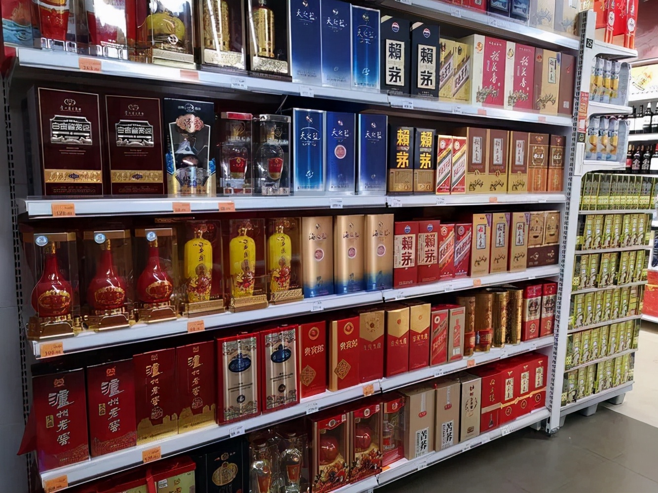 一百左右的白酒推荐(一百以内最顺口的白酒) 一百左右的白酒推荐(一百以内最顺口的白酒)
