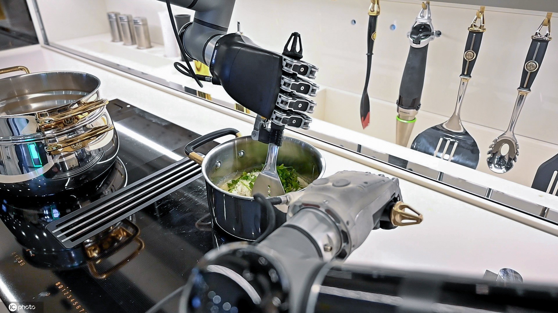 智能厨房机器人的功能（全自动厨房机器人）