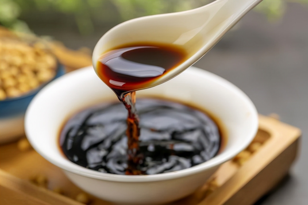 生抽老抽酱油味极鲜的区别是什么(生抽老抽酱油的区别和用法) 生抽老抽酱油味极鲜的区别是什么(生抽老抽酱油的区别和用法)