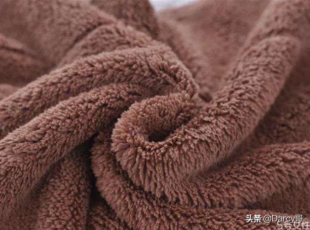 怎样区分天然纤维和人造纤维？抓绒、摇粒绒、珊瑚绒、羊羔绒、山羊绒是什么？