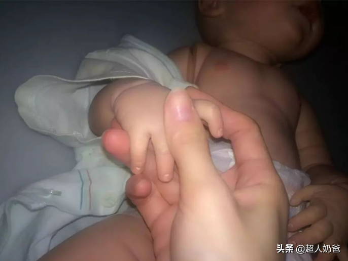 给宝宝选择衣服需要注意什么?买婴儿衣服需要注意什么? 给宝宝选择衣服需要注意什么?买婴儿衣服需要注意什么?