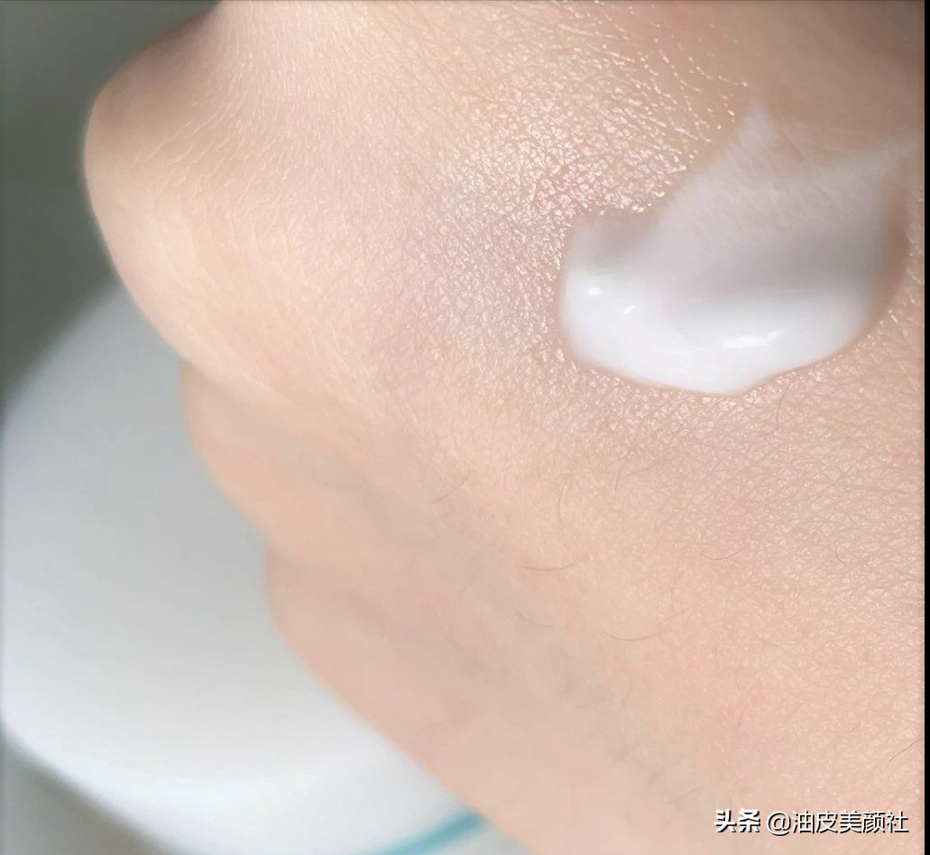 脸上长痘痘用什么护肤品比较好(针对痘痘肌的护肤品排行榜) 脸上长痘痘用什么护肤品比较好(针对痘痘肌的护肤品排行榜)