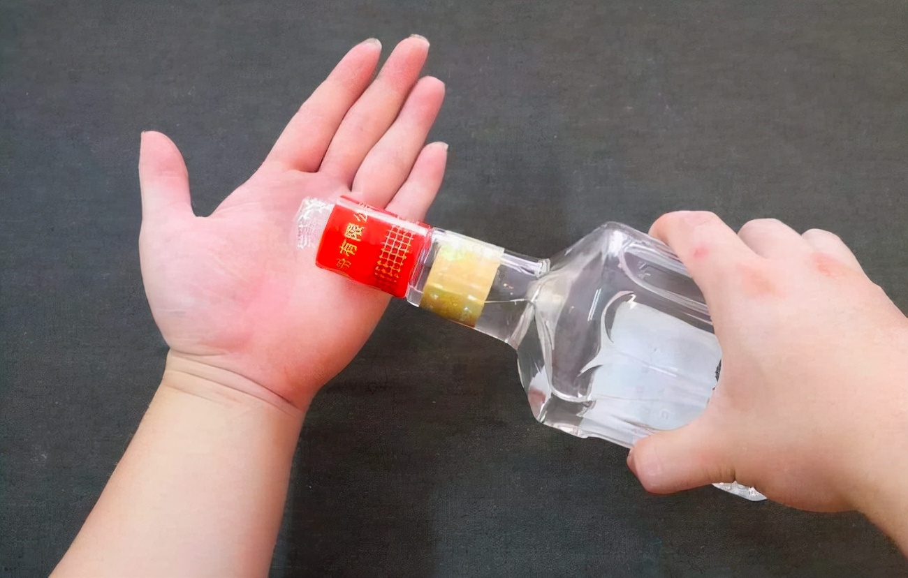 买酒需要注意什么(你要学会鉴别勾兑酒) 买酒需要注意什么(你要学会鉴别勾兑酒)