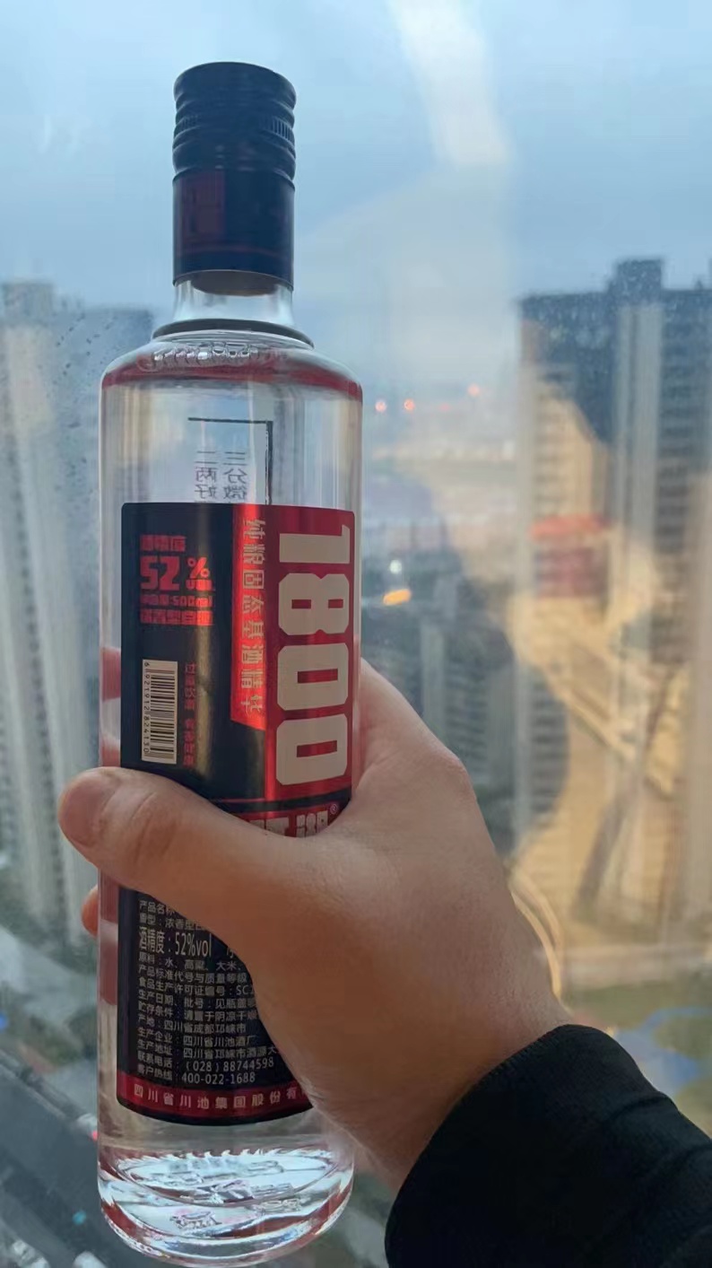 买酒需要注意什么(你要学会鉴别勾兑酒) 买酒需要注意什么(你要学会鉴别勾兑酒)