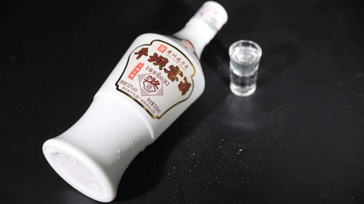 买酒需要注意什么(你要学会鉴别勾兑酒) 买酒需要注意什么(你要学会鉴别勾兑酒)