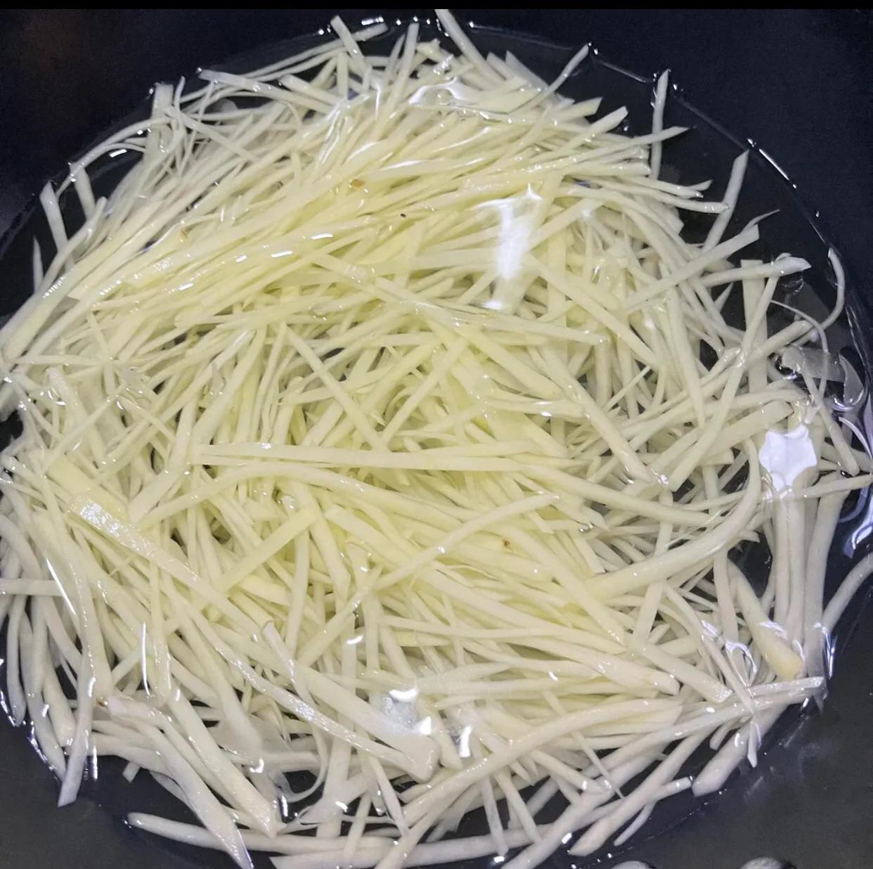 酸辣土豆丝怎么炒好吃又简单(酸辣土豆丝的详细步骤) 酸辣土豆丝怎么炒好吃又简单(酸辣土豆丝的详细步骤)