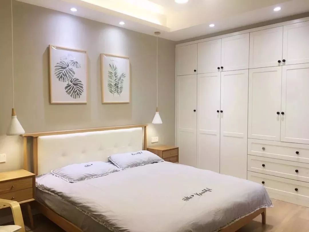 小户型卧室里面该选择什么样的床(小房间适合什么床) 小户型卧室里面该选择什么样的床(小房间适合什么床)
