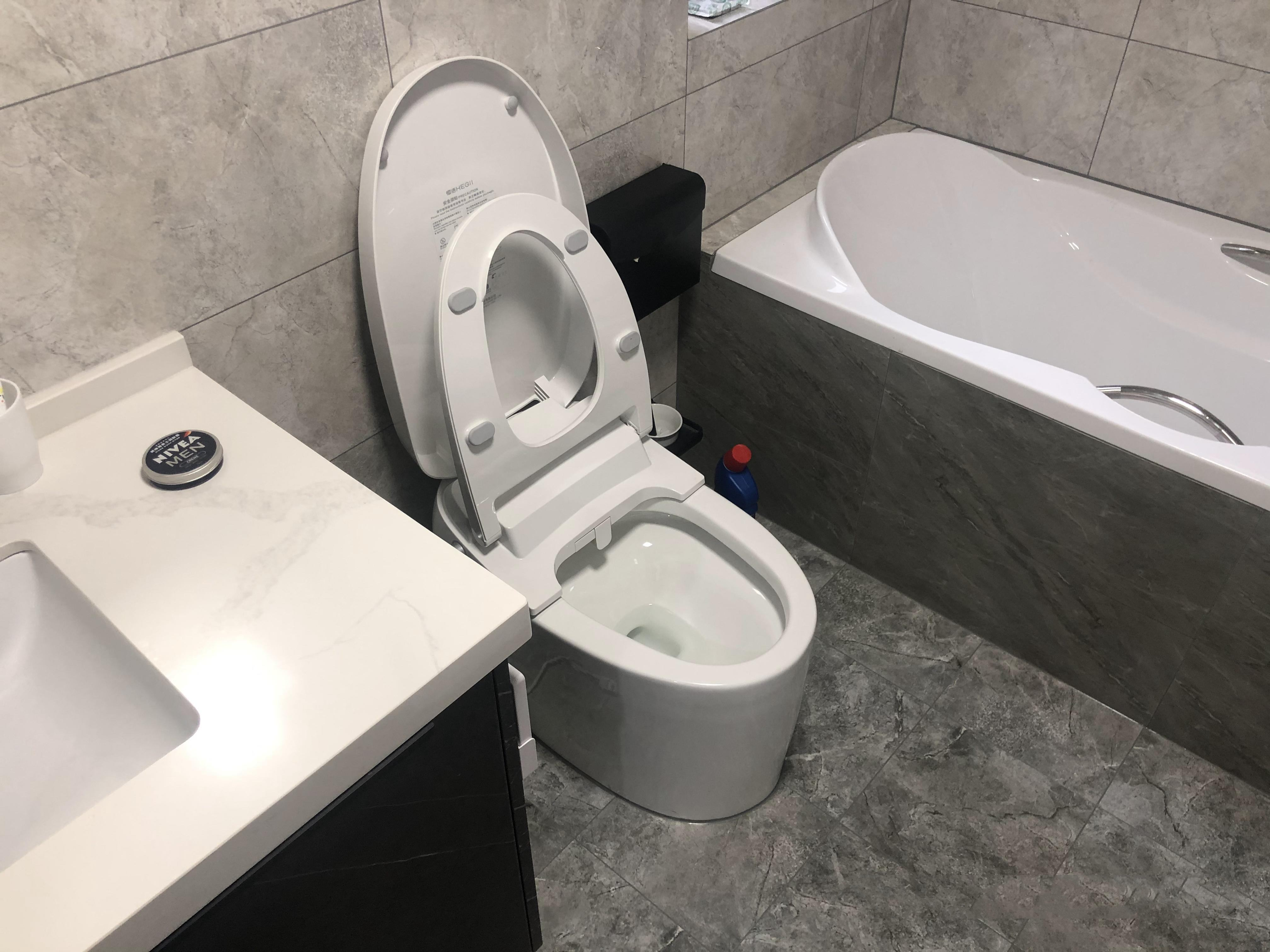 智能马桶与智能马桶盖是一样吗(智能马桶盖亲身体验评测) 智能马桶与智能马桶盖是一样吗(智能马桶盖亲身体验评测)
