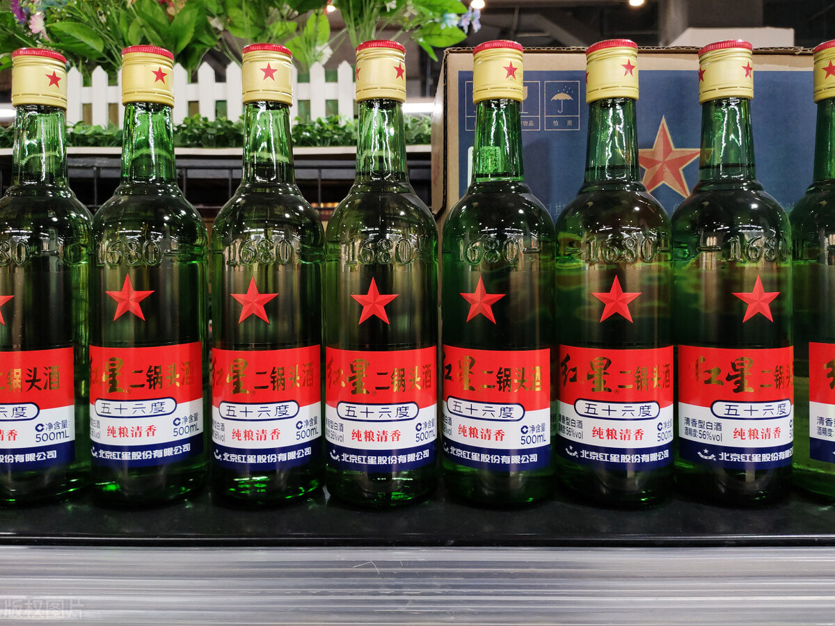 一般家里的酒柜放什么品牌酒比较多(不再为了面子喝酒的一群杂牌酒) 一般家里的酒柜放什么品牌酒比较多(不再为了面子喝酒的一群杂牌酒)
