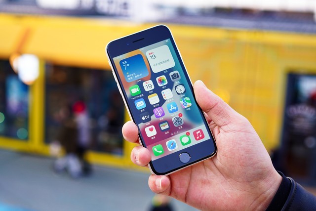 苹果最便宜的5G iPhone开售 3000元即可拿下最新苹果手机报价 苹果最便宜的5G iPhone开售 3000元即可拿下最新苹果手机报价