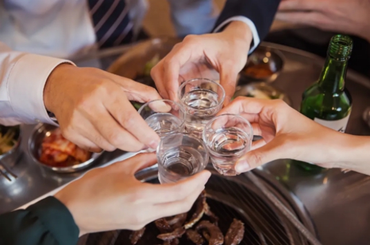 为什么喝完酒会头疼口干怎么回事(喝完酒会头疼口干是酒的原因哦) 为什么喝完酒会头疼口干怎么回事(喝完酒会头疼口干是酒的原因哦)