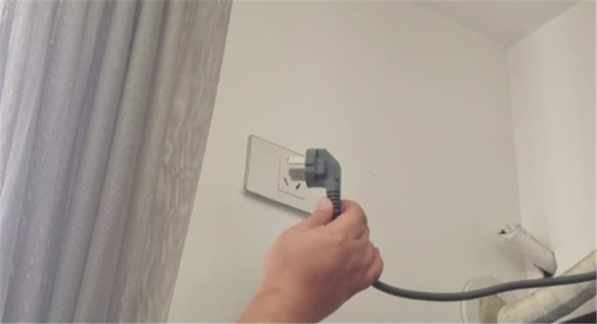 空调不用的时候需要拔下电源吗(空调不用的时候一定要拔点插头哦) 空调不用的时候需要拔下电源吗(空调不用的时候一定要拔点插头哦)