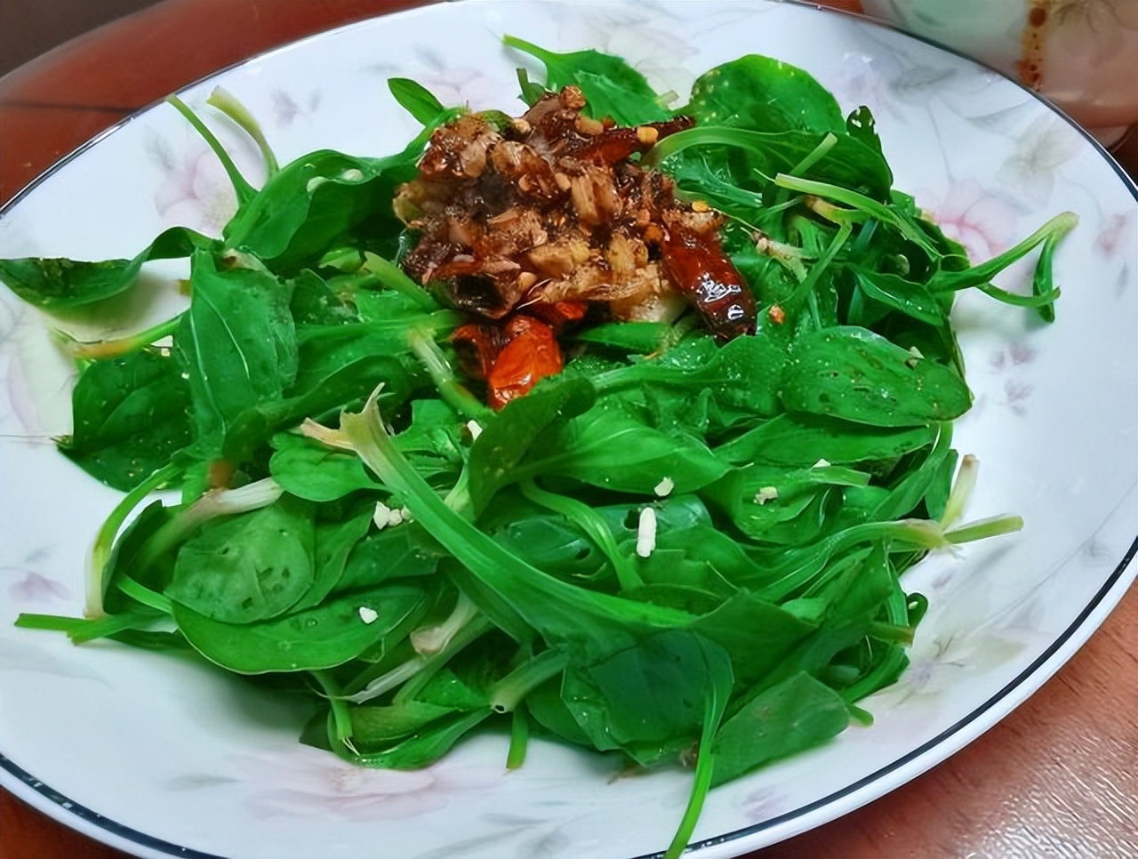 春天最该吃的野菜是它(一到春天连医生都抢着吃) 春天最该吃的野菜是它(一到春天连医生都抢着吃)
