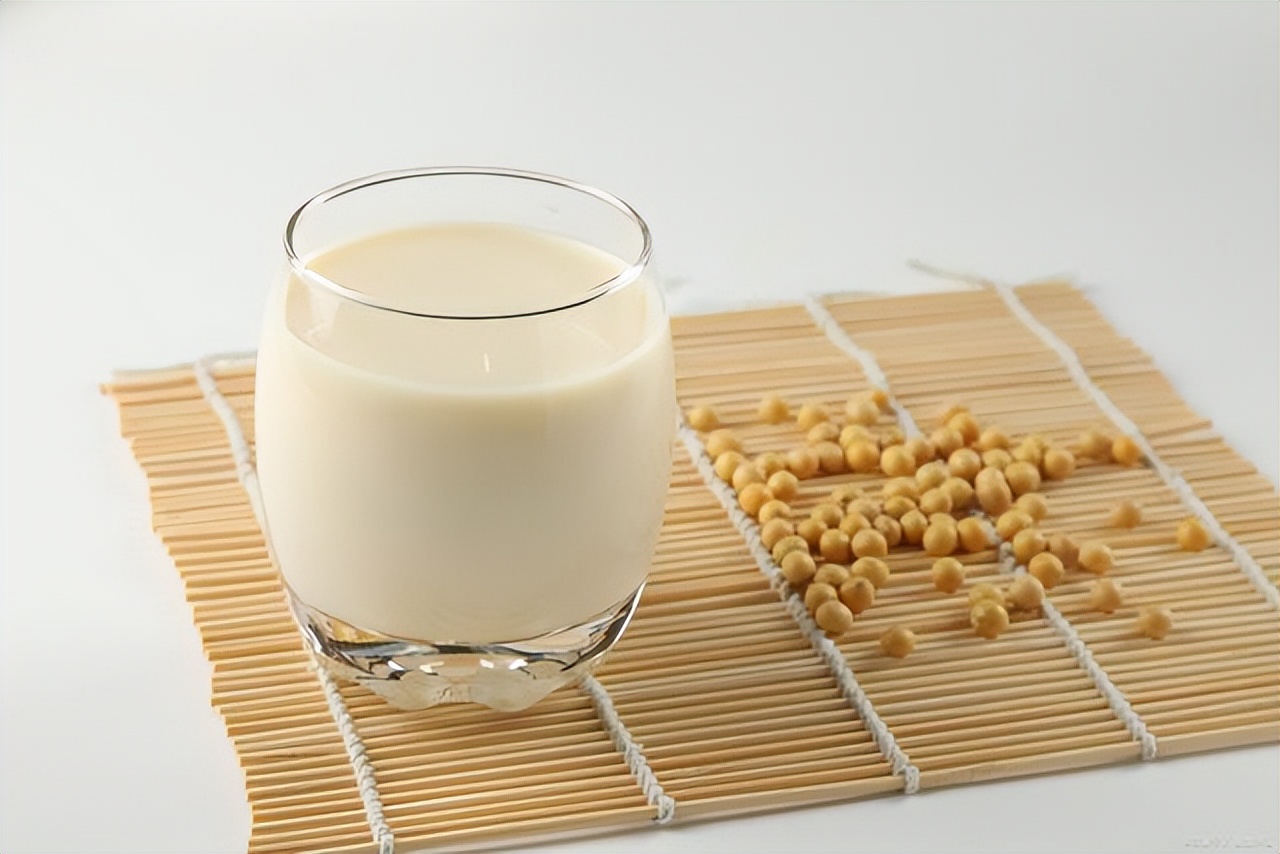 每天喝牛奶好还是豆浆好(豆浆和牛奶哪个营养好) 每天喝牛奶好还是豆浆好(豆浆和牛奶哪个营养好)