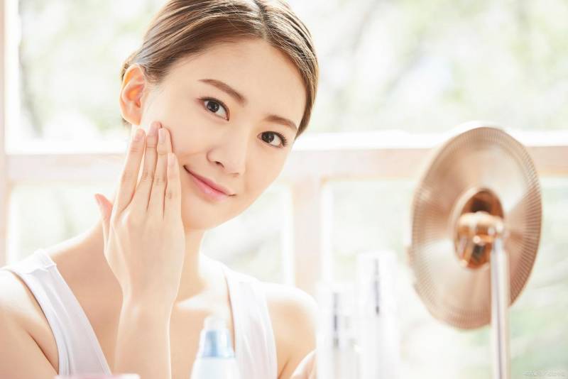 适合敏感肌的护肤品如何选？哪些化妆品成分要避开？