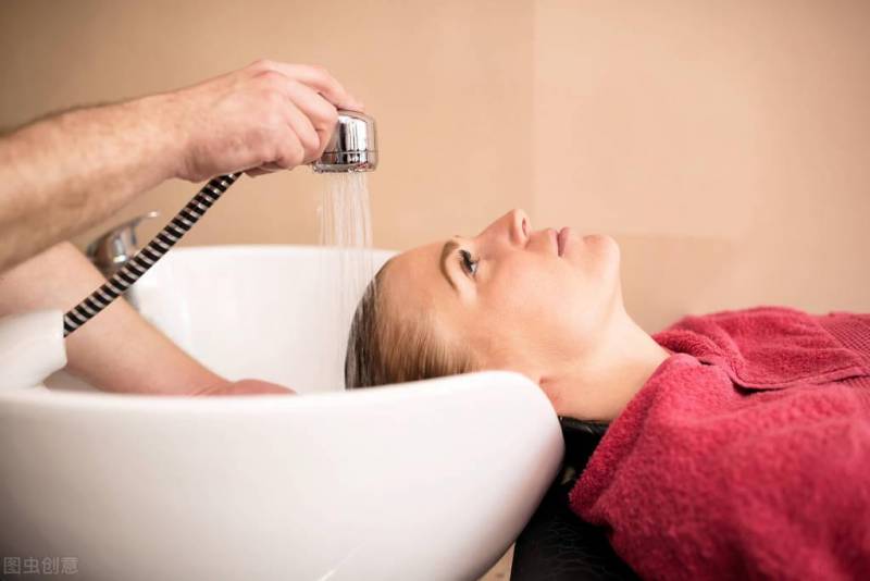 洗头出现头屑头痒是洗发水问题吗？如何选择洗发水？