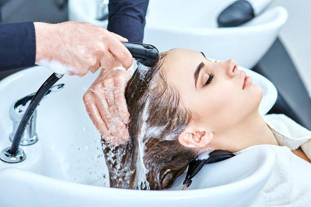 洗发水要经常更换吗？洗发水可以直接洗头皮吗？